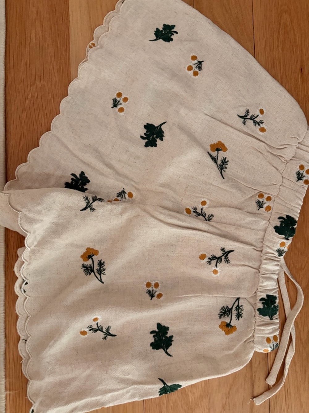 Scalloped Hem Floral Linen Shorts - Cream with Yellow & Green Print - Picture 2 of 3